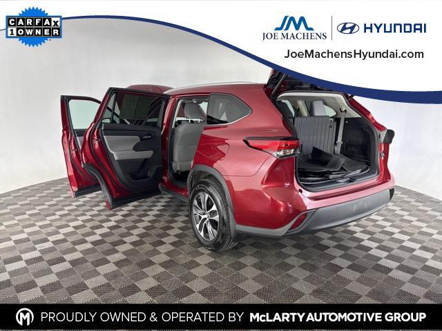 used 2022 Toyota Highlander car, priced at $36,559