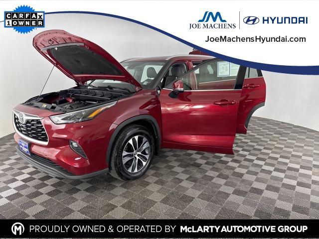 used 2022 Toyota Highlander car, priced at $36,559