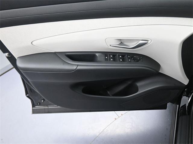 new 2025 Hyundai TUCSON Hybrid car, priced at $34,163