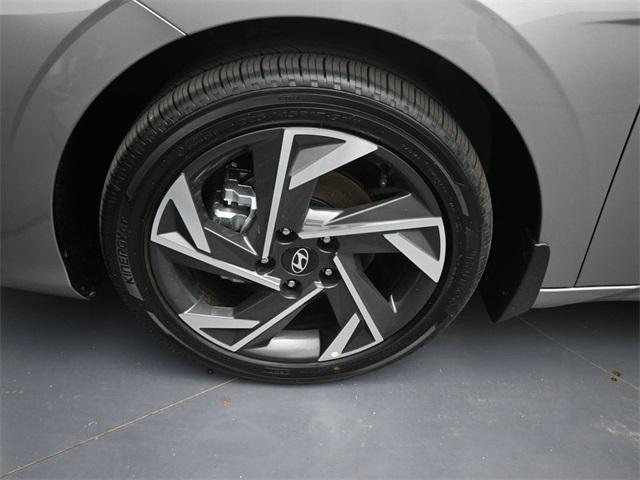 new 2025 Hyundai Elantra car, priced at $26,089