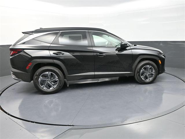 new 2025 Hyundai TUCSON Hybrid car, priced at $33,008