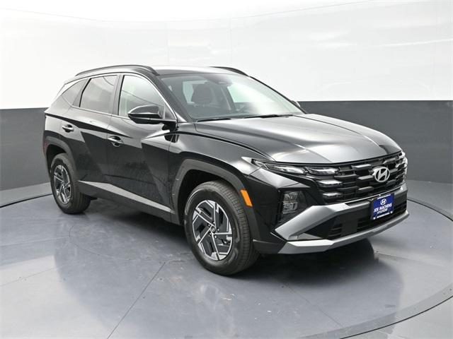 new 2025 Hyundai TUCSON Hybrid car, priced at $33,008