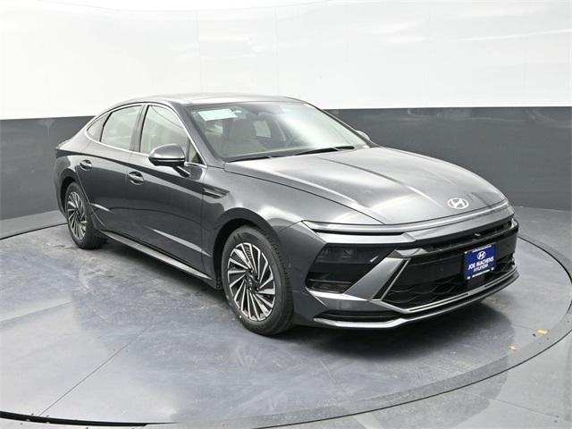 new 2025 Hyundai Sonata Hybrid car, priced at $36,960