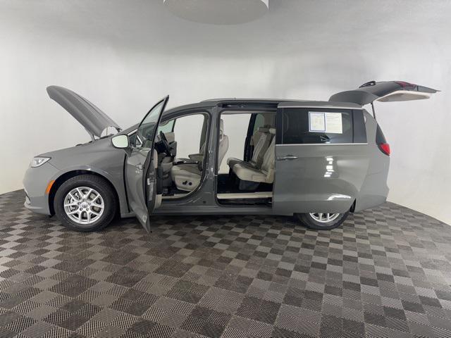 used 2021 Chrysler Pacifica car