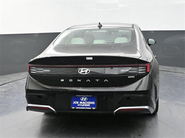 new 2025 Hyundai Sonata Hybrid car, priced at $30,737