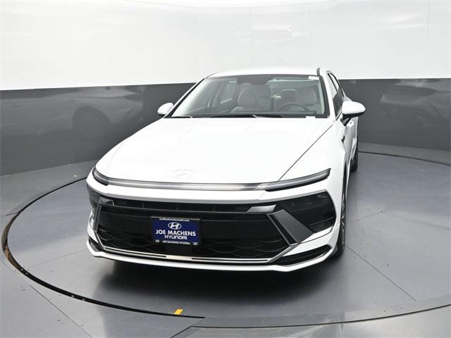 new 2025 Hyundai Sonata Hybrid car, priced at $31,048