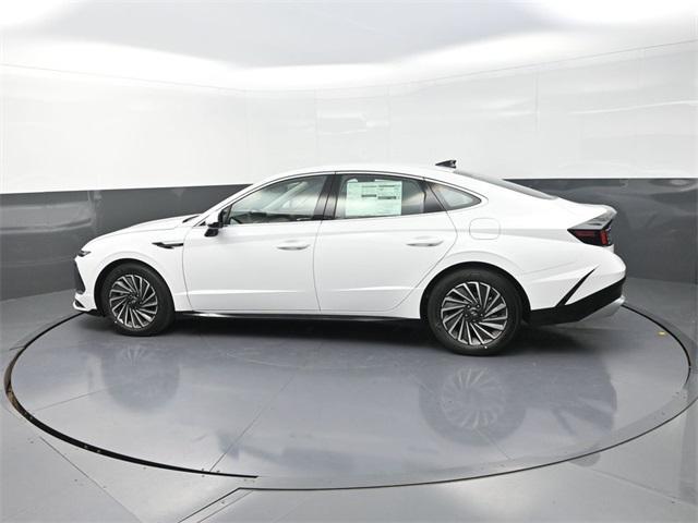 new 2025 Hyundai Sonata Hybrid car, priced at $31,048