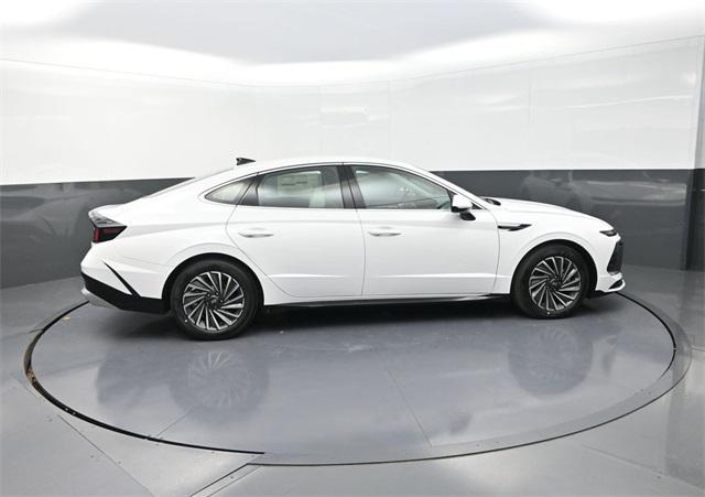 new 2025 Hyundai Sonata Hybrid car, priced at $31,048