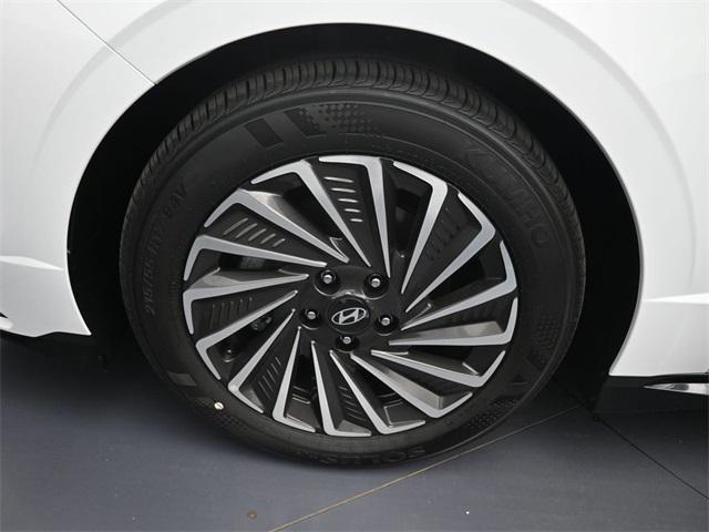 new 2025 Hyundai Sonata Hybrid car, priced at $31,048