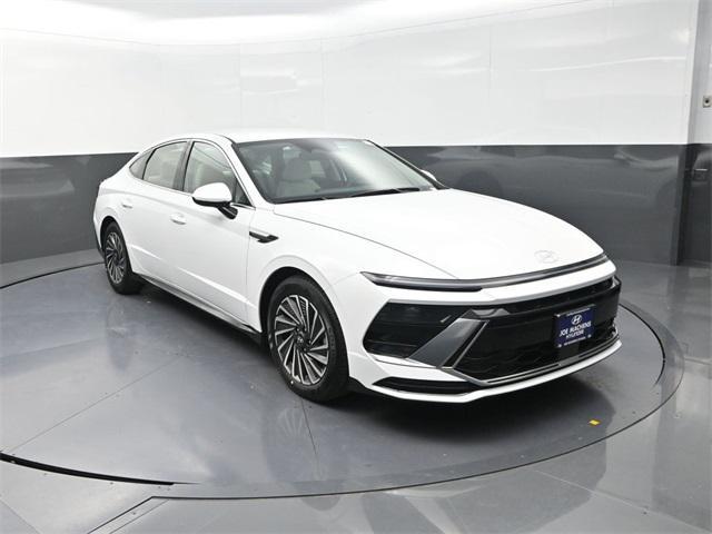 new 2025 Hyundai Sonata Hybrid car, priced at $31,048