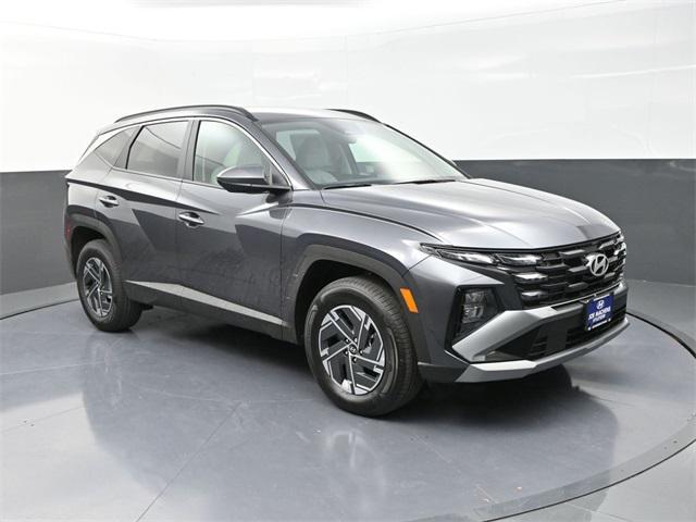 new 2025 Hyundai TUCSON Hybrid car, priced at $33,008