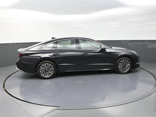 new 2025 Hyundai Sonata Hybrid car, priced at $30,573