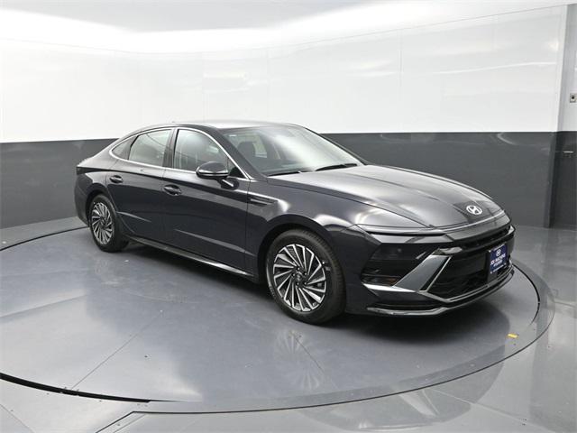 new 2025 Hyundai Sonata Hybrid car, priced at $30,573