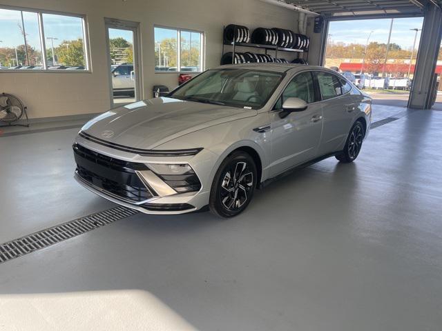 new 2025 Hyundai Sonata car, priced at $28,576