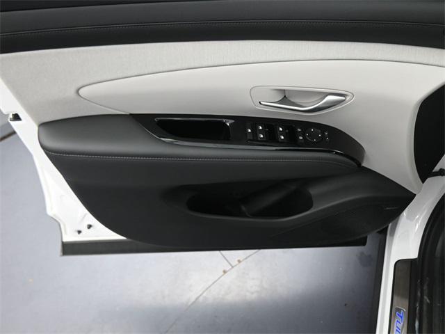 new 2025 Hyundai TUCSON Hybrid car, priced at $39,271