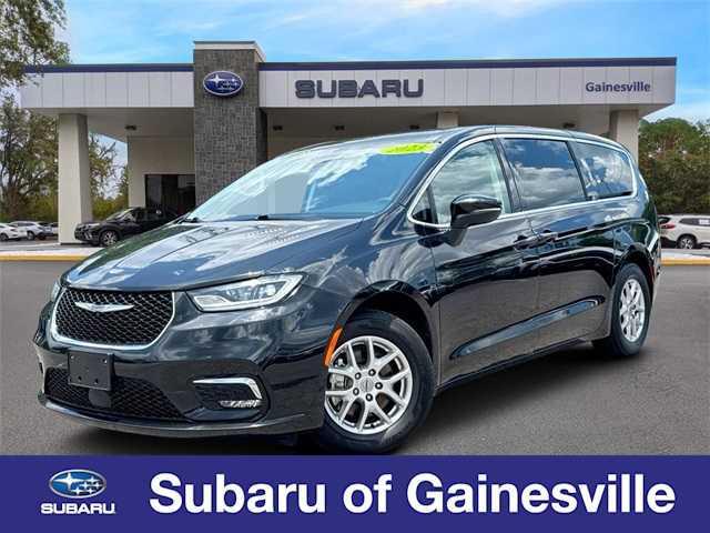 used 2023 Chrysler Pacifica car, priced at $23,262