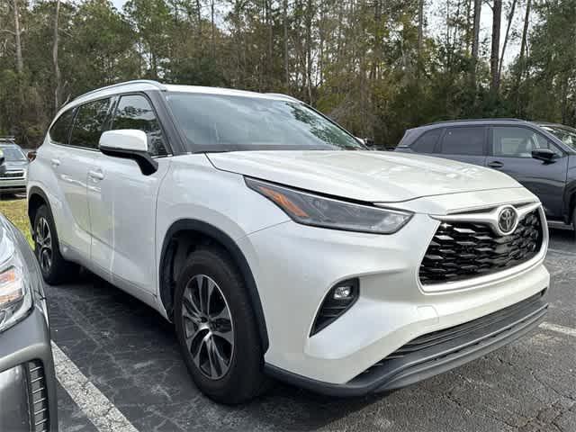 used 2021 Toyota Highlander car, priced at $31,083