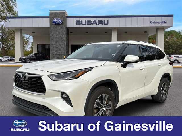 used 2021 Toyota Highlander car, priced at $31,083