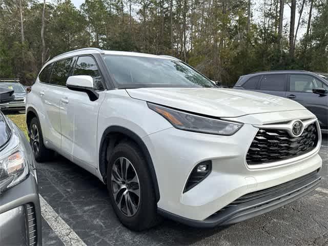 used 2021 Toyota Highlander car, priced at $31,083