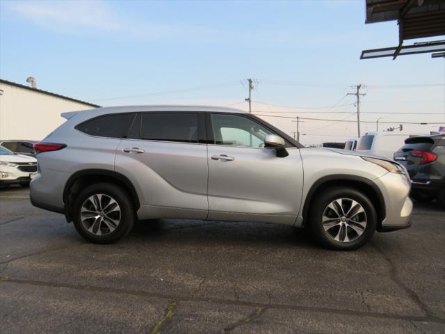 used 2021 Toyota Highlander car, priced at $32,995