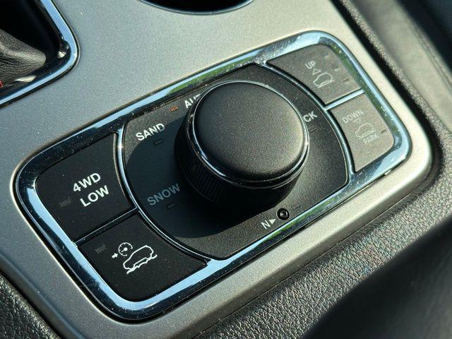 used 2018 Jeep Grand Cherokee car, priced at $22,195
