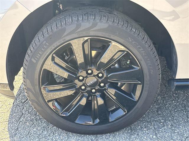 used 2024 Lincoln Navigator car, priced at $80,999