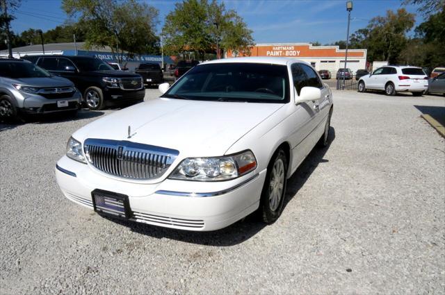 used 2006 Lincoln Town Car car, priced at $8,800