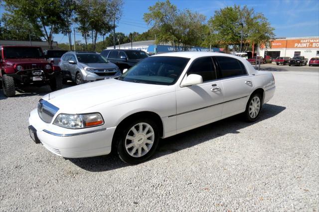 used 2006 Lincoln Town Car car, priced at $8,800