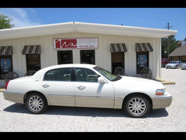used 2006 Lincoln Town Car car, priced at $12,800