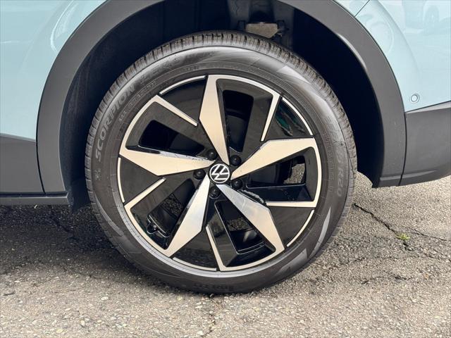 new 2025 Volkswagen ID.4 car, priced at $55,761