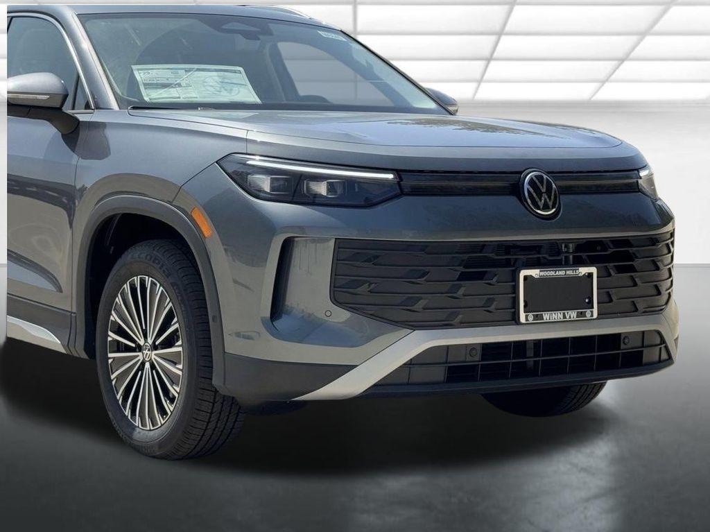 new 2025 Volkswagen Tiguan car, priced at $32,682