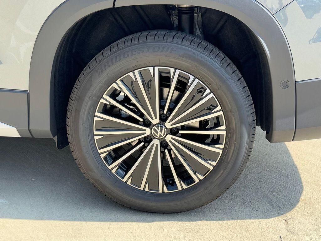 new 2025 Volkswagen Tiguan car, priced at $32,682