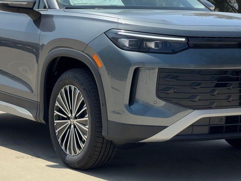 new 2025 Volkswagen Tiguan car, priced at $32,682