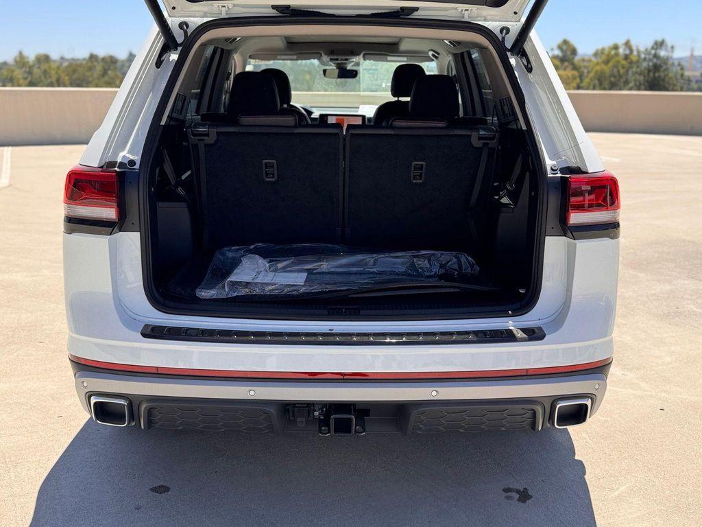new 2025 Volkswagen Atlas car, priced at $49,711