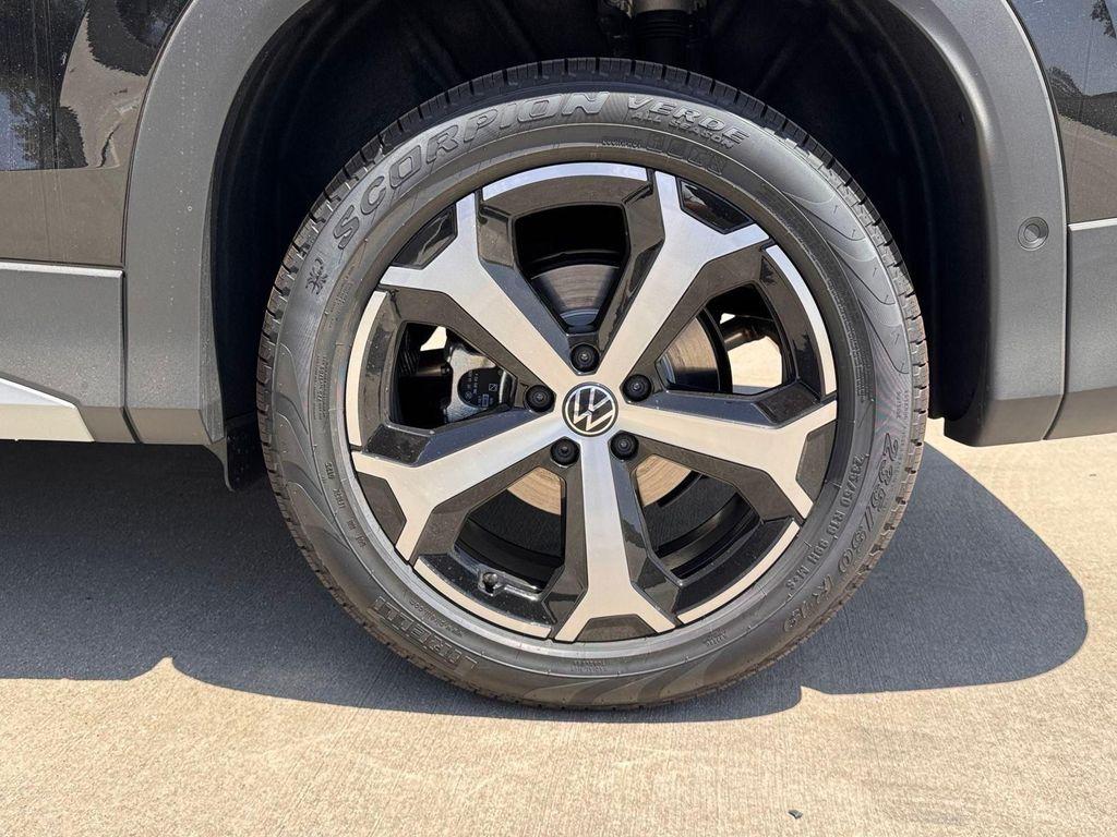 new 2025 Volkswagen Tiguan car, priced at $37,882