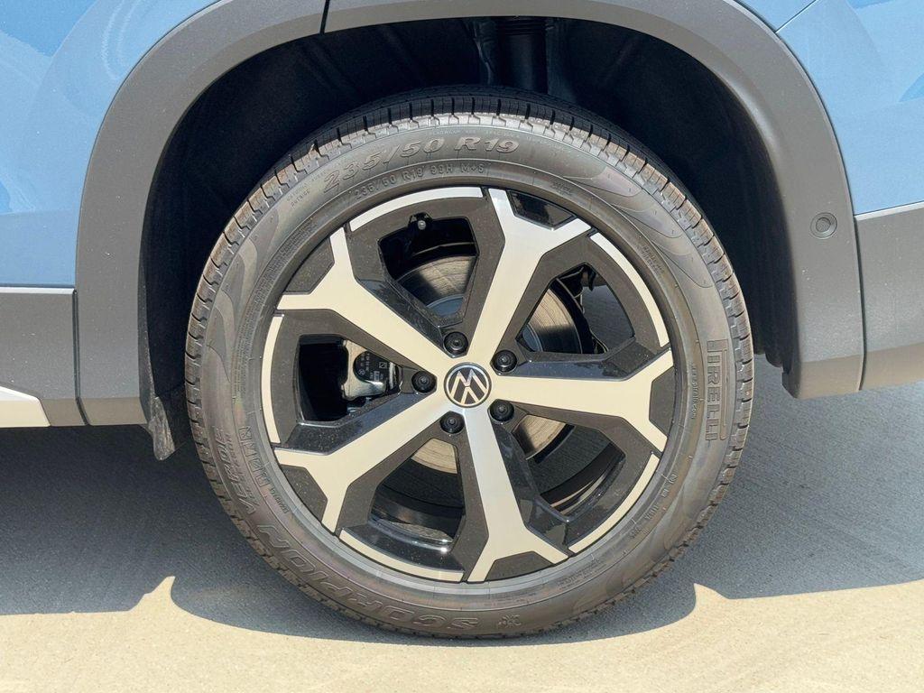 new 2025 Volkswagen Tiguan car, priced at $38,326