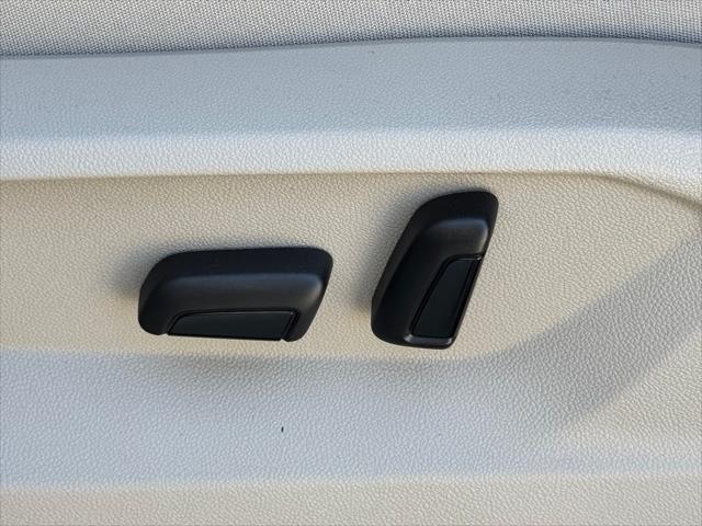 new 2025 Volkswagen Atlas car, priced at $39,999