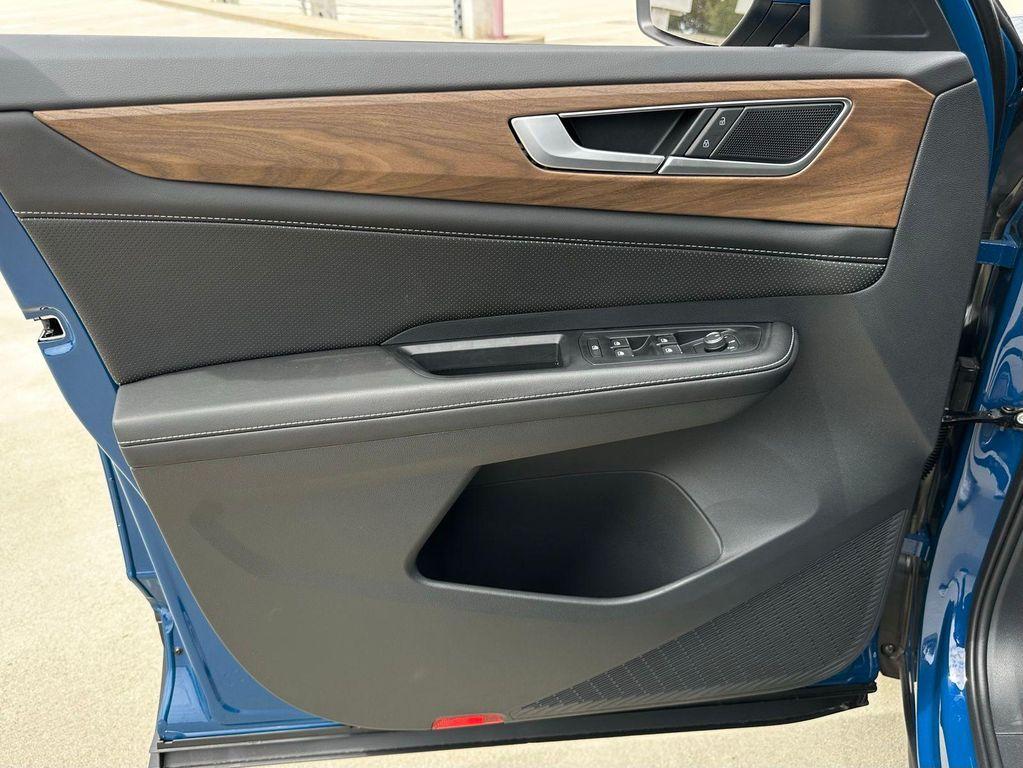 new 2025 Volkswagen Atlas car, priced at $40,446