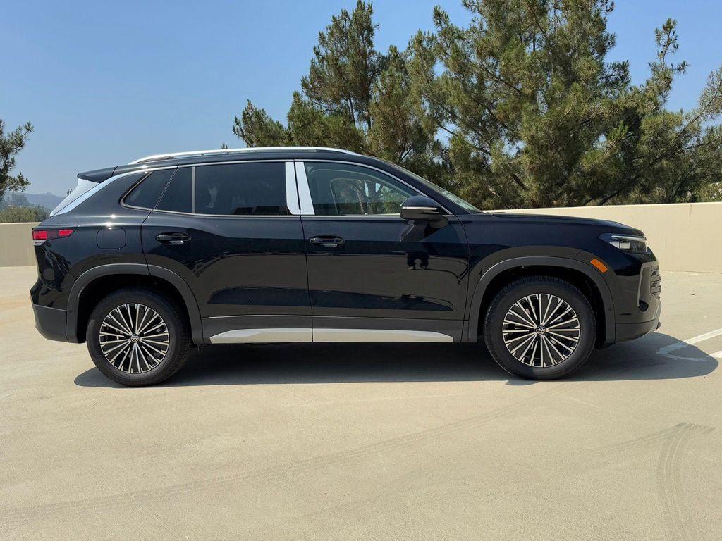 new 2025 Volkswagen Tiguan car, priced at $32,682