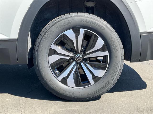 new 2025 Volkswagen Atlas car, priced at $39,889