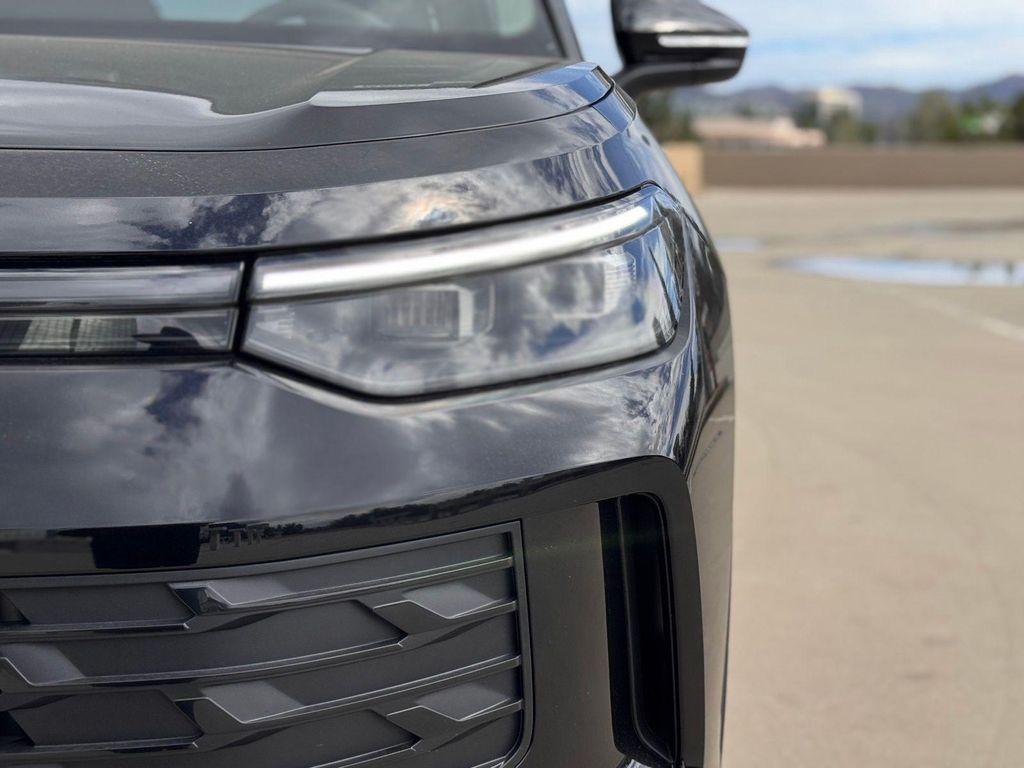new 2025 Volkswagen Tiguan car, priced at $38,176