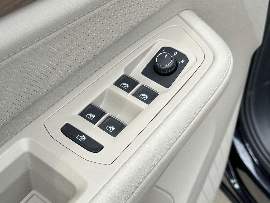 new 2025 Volkswagen Atlas car, priced at $40,446