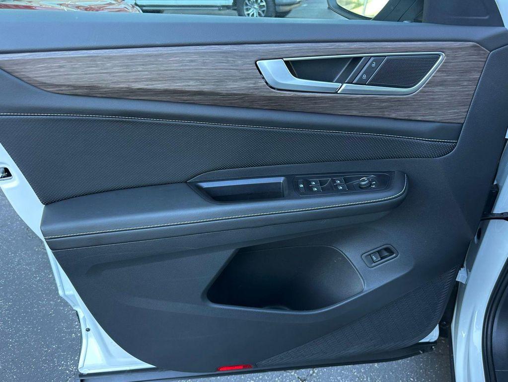 new 2025 Volkswagen Atlas car, priced at $52,404