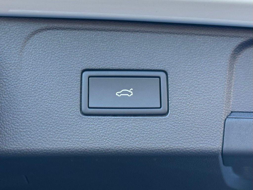 new 2025 Volkswagen Atlas car, priced at $52,404