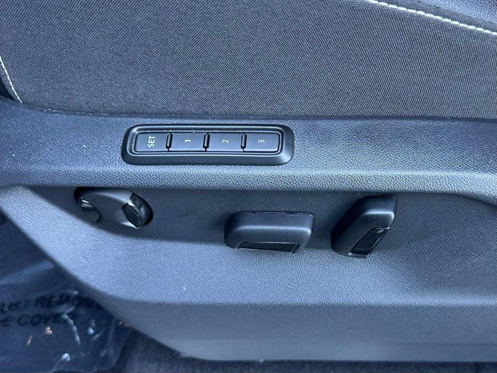 new 2025 Volkswagen Atlas car, priced at $52,404