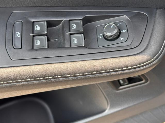 new 2025 Volkswagen Atlas car, priced at $55,571