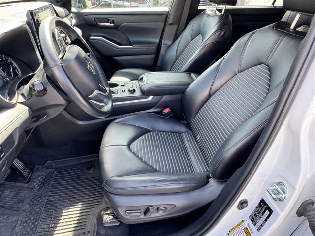 used 2022 Toyota Highlander car, priced at $37,995