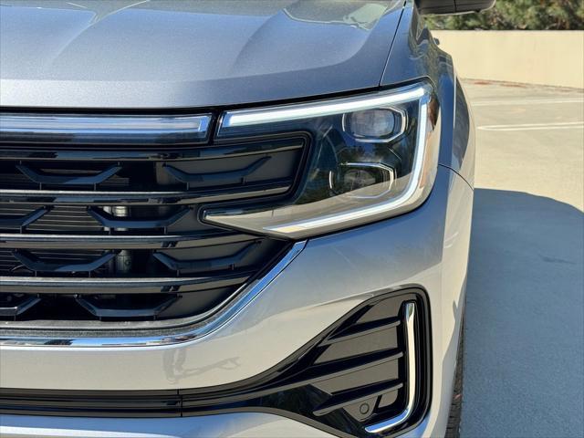 new 2025 Volkswagen Atlas car, priced at $56,208