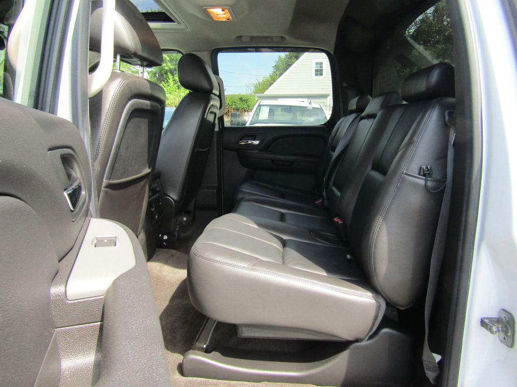 used 2011 Chevrolet Avalanche car, priced at $16,995