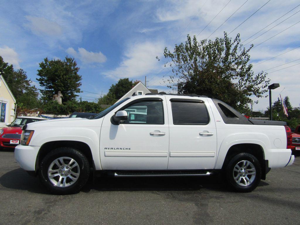 used 2011 Chevrolet Avalanche car, priced at $16,995
